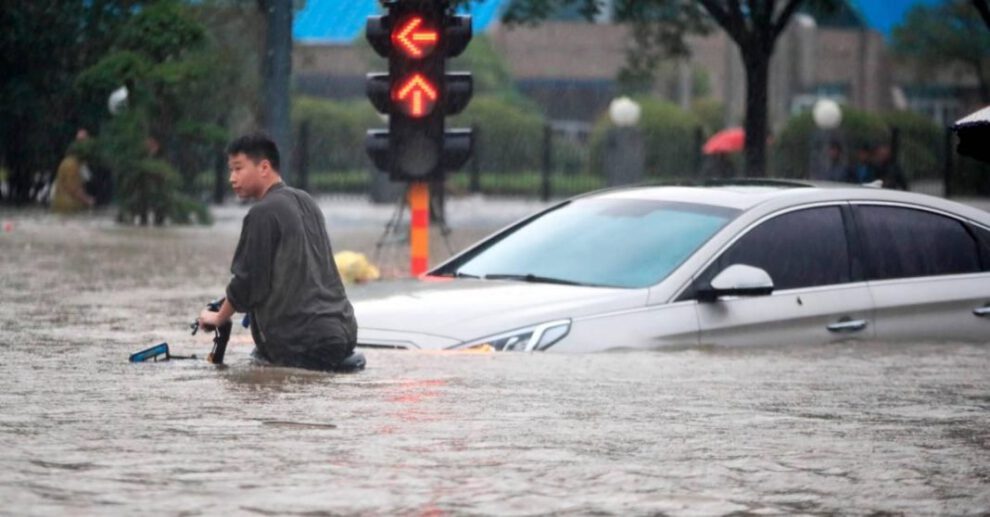 Fuertes lluvias en China causan inundaciones y desplazados