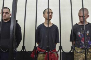 Condena a muerte a combatientes británicos y marroquí en Ucrania