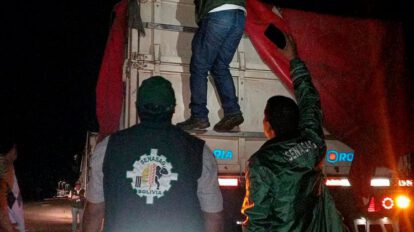 Contrabandistas apuñalan funcionario del Senasag
