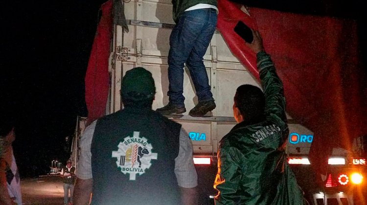Contrabandistas apuñalan funcionario del Senasag
