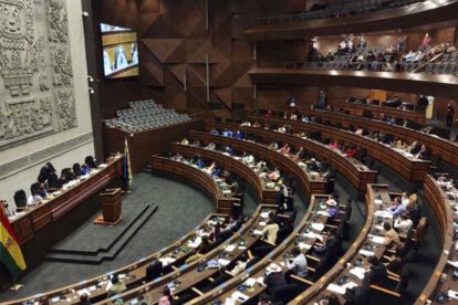 Ley para beneficiar a contribuyentes deudores a Impuestos y Aduana