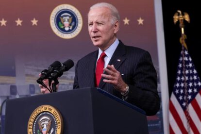 Biden reprende a la industria del petróleo por el precio de los combustibles