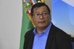 El presidente de YLB, Carlos Ramos, en conferencia de prensa sobre la industrialización del litio