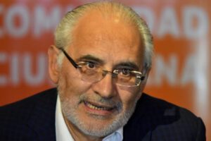 Carlos Mesa demanda anulación de condena contra Jeanine Áñez