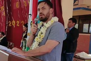 Del Castillo escrachado durante su visita a Villa Tunari