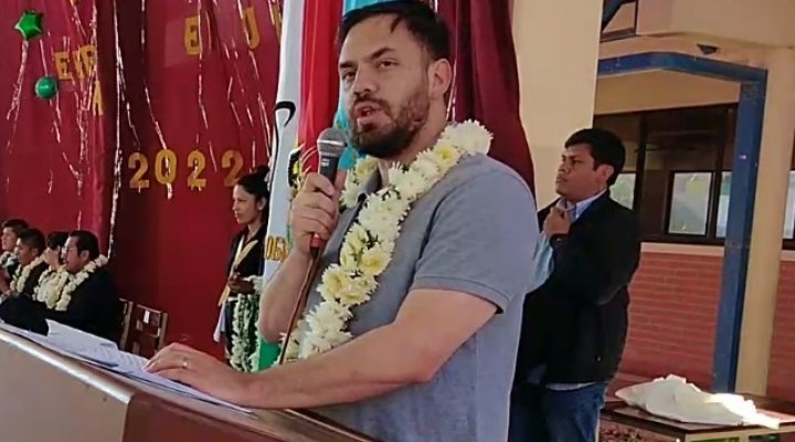 Del Castillo escrachado durante su visita a Villa Tunari