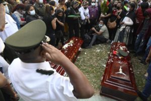 Homenaje a policías asesinados en Santa Cruz