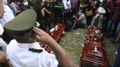Homenaje a policías asesinados en Santa Cruz