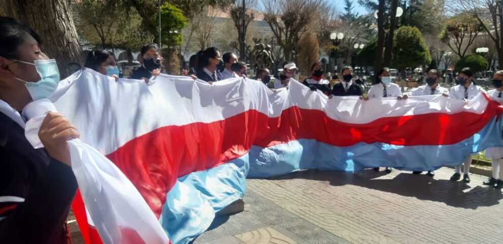 Estudiantes del liceo Pantaleón Dalence en emergencia por error de Senadores