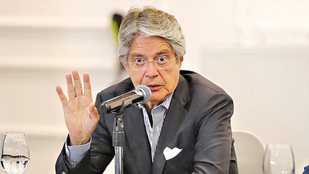 reducción de precios de combustibles en Ecuador
