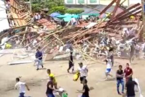 Desplome de una gradería en Colombia durante una corrida de toros