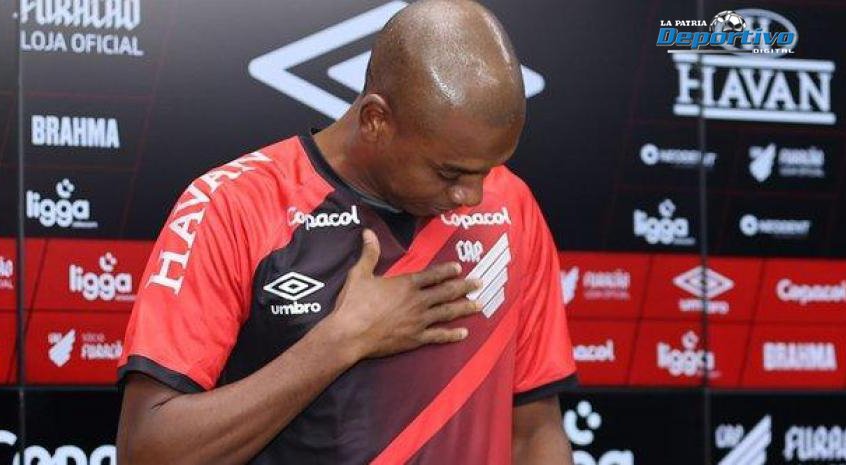 Fernandinho regresa a Athletico Paranaense después de 17 años en Europa