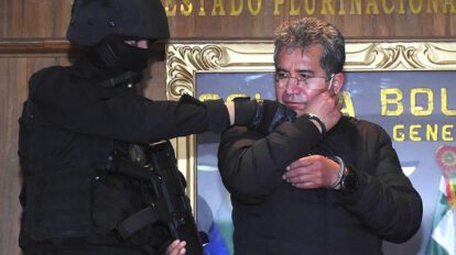 El momento en que Maximiliano Dávila era presentado tras su captura por legitimación de ganancias ilícitas
