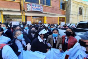 Reconocimiento de la U.E. Pantaleón Dalence Jiménez tras manifestaciones en Oruro