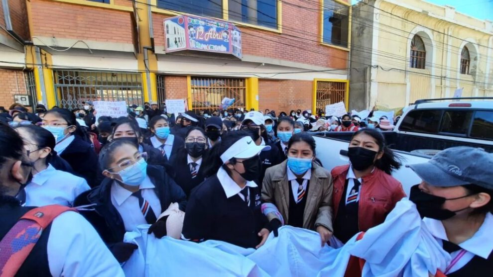Reconocimiento de la U.E. Pantaleón Dalence Jiménez tras manifestaciones en Oruro