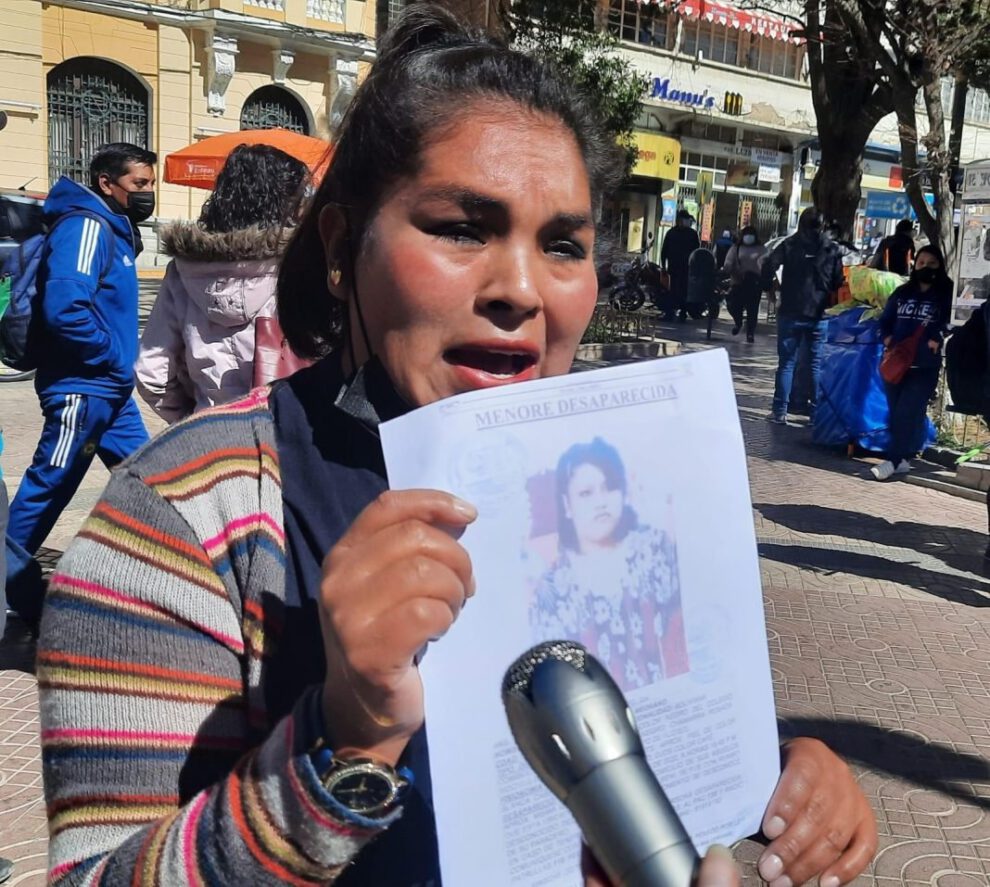 Madre clama por ayuda para recuperar a su hija