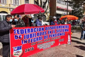 Jubilados de Oruro exigen incremento de rentas al Gobierno