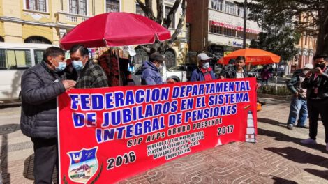 Jubilados de Oruro exigen incremento de rentas al Gobierno