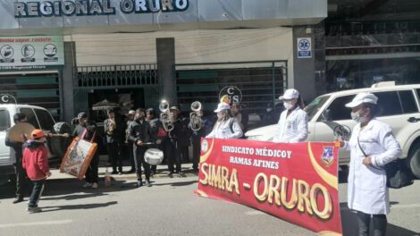 Paro de médicos en Oruro en apoyo a la regional Santa Cruz