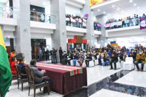 Ley de protección a víctimas de infanticidio y feminicidio promulgada por Luis Arce