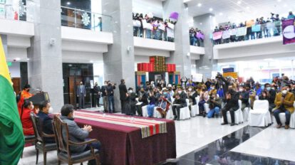 Ley de protección a víctimas de infanticidio y feminicidio promulgada por Luis Arce