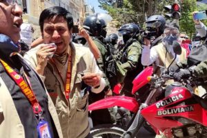 Agresión policial contra periodistas en Oruro
