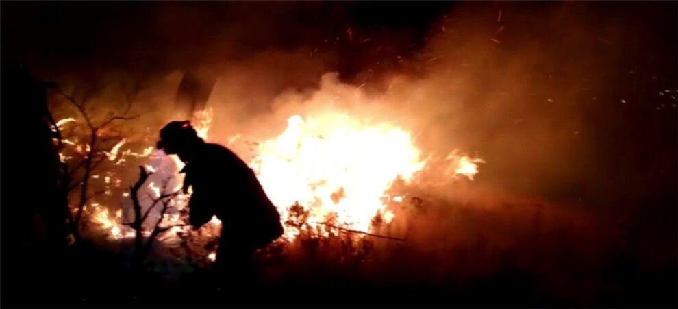 Incendio en el Parque Tunari afecta árboles y pastizales