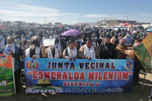 Representantes de juntas vecinales en el acto del quinto aniversario del Distrito 6 de Oruro