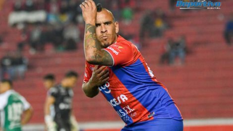 Universitario gana 2-0 con un doblete de Marcos Ovejero