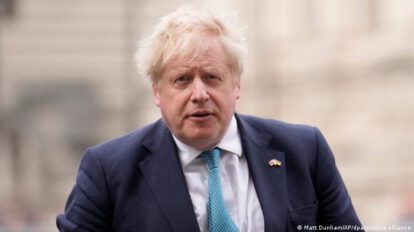 Boris Johnson enfrenta renuncias en su gabinete