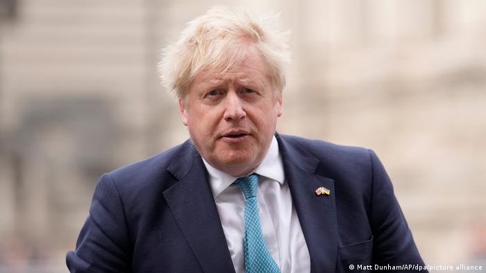 Boris Johnson enfrenta renuncias en su gabinete