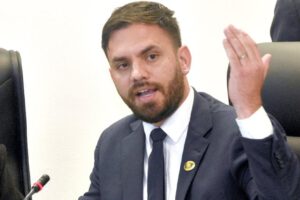 Interpelación por el tráfico de autos robados al Ministro de Gobierno