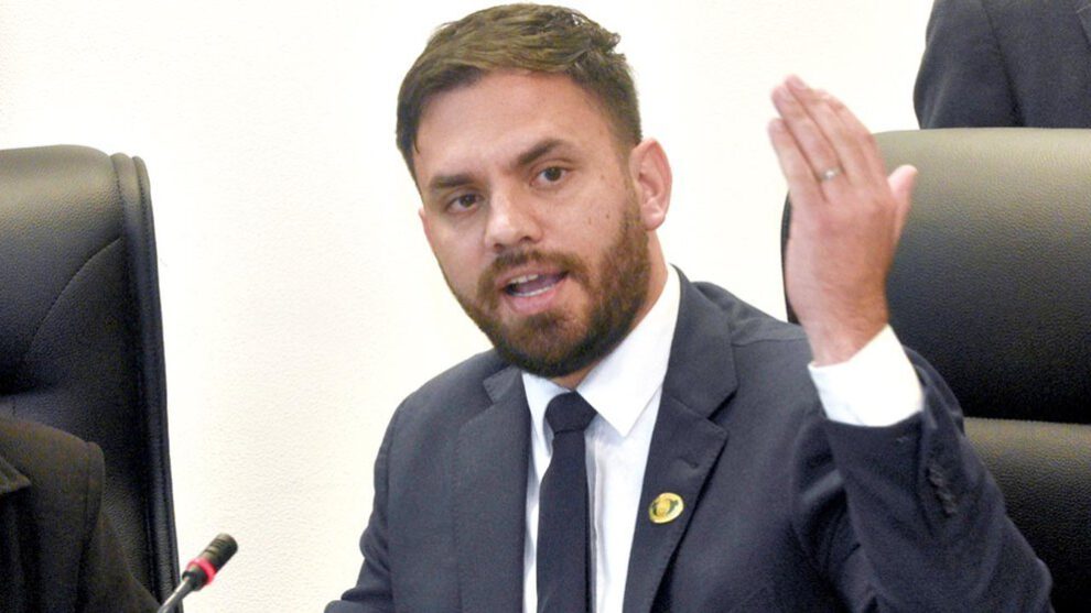 Interpelación por el tráfico de autos robados al Ministro de Gobierno