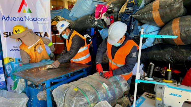 Decomiso de ropa usada en Bolivia