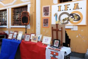 Feria de arte en Oruro en el Instituto de Formación Artística Bellas Artes