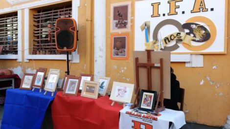 Feria de arte en Oruro en el Instituto de Formación Artística Bellas Artes