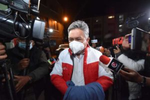 Luis Larrea en defensa del sector salud