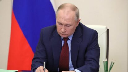 Ciudadanía rusa para ucranianos firmada por Vladimir Putin