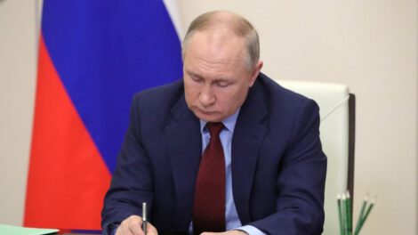 Ciudadanía rusa para ucranianos firmada por Vladimir Putin