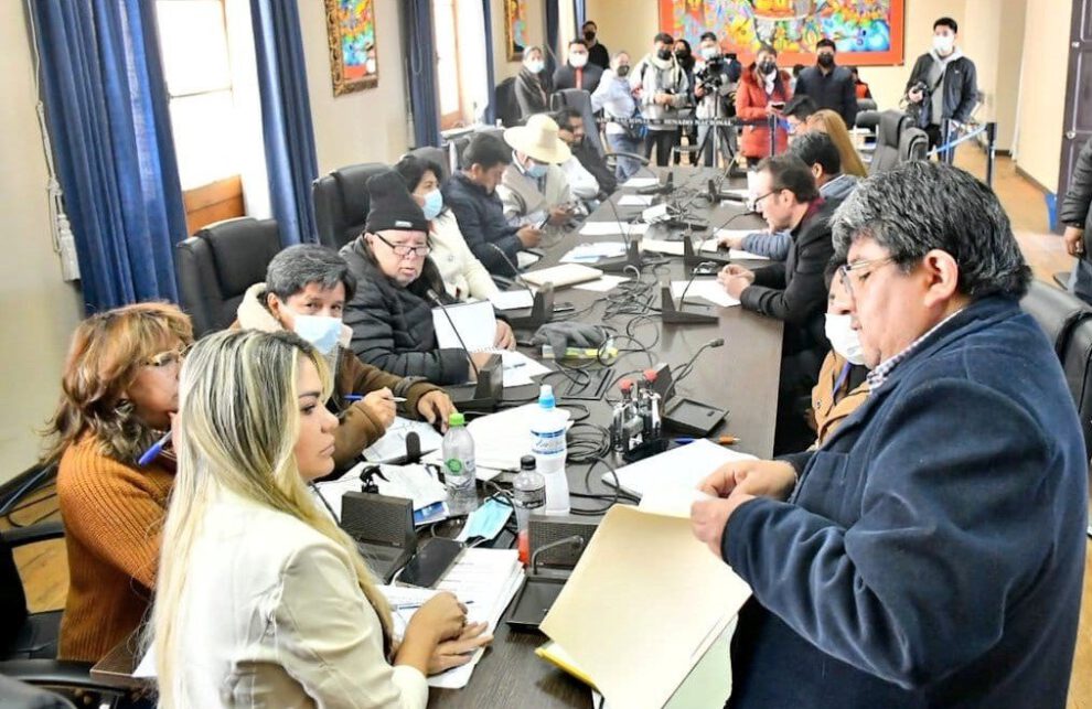 Verificación de requisitos de postulantes a Contralor General del Estado