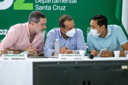 Luis Fernando Camacho durante una reunión en Santa Cruz