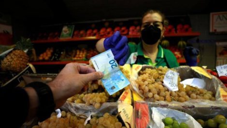 Caída del euro frente al dólar