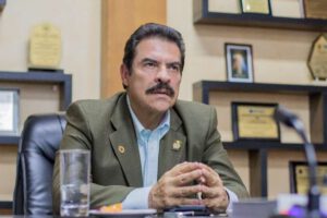 Candidato presidencial Manfred Reyes Villa discute el Censo Nacional de Población y Vivienda