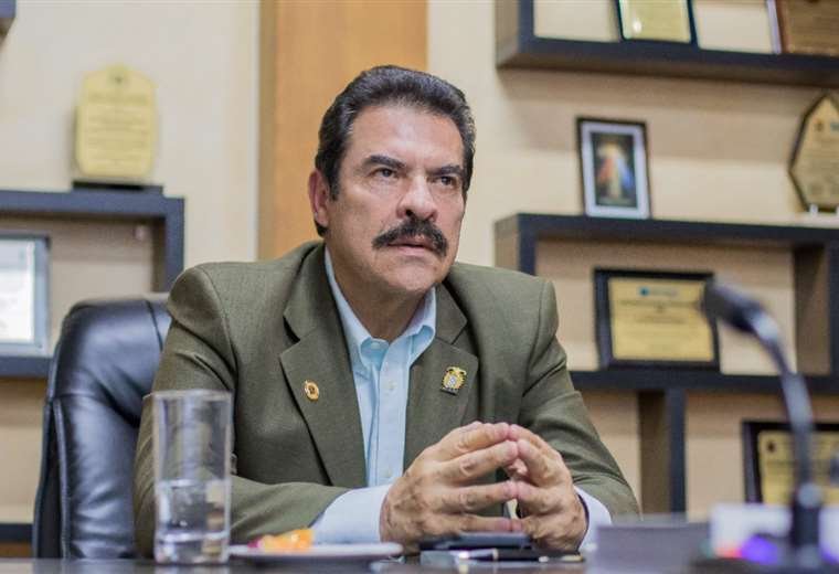 Candidato presidencial Manfred Reyes Villa discute el Censo Nacional de Población y Vivienda