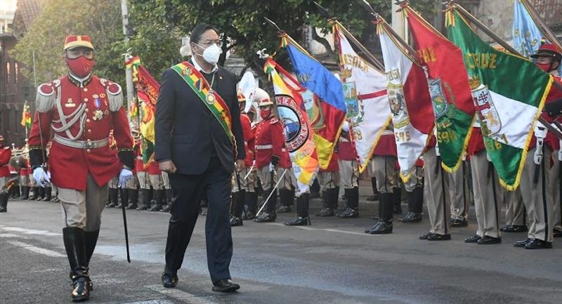Sesión de Honor de la ALP por el 6 de Agosto en Sucre