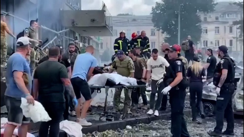 Ataques rusos en Ucrania causan muertes civiles