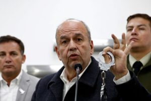 Arturo Murillo y su intermediario para la compra de gases lacrimógenos