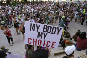 La aprobación del proyecto de ley inicia un nuevo debate sobre el aborto