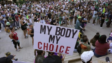 La aprobación del proyecto de ley inicia un nuevo debate sobre el aborto
