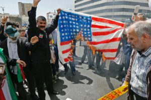 Biden en Oriente Medio y protestas en Irán